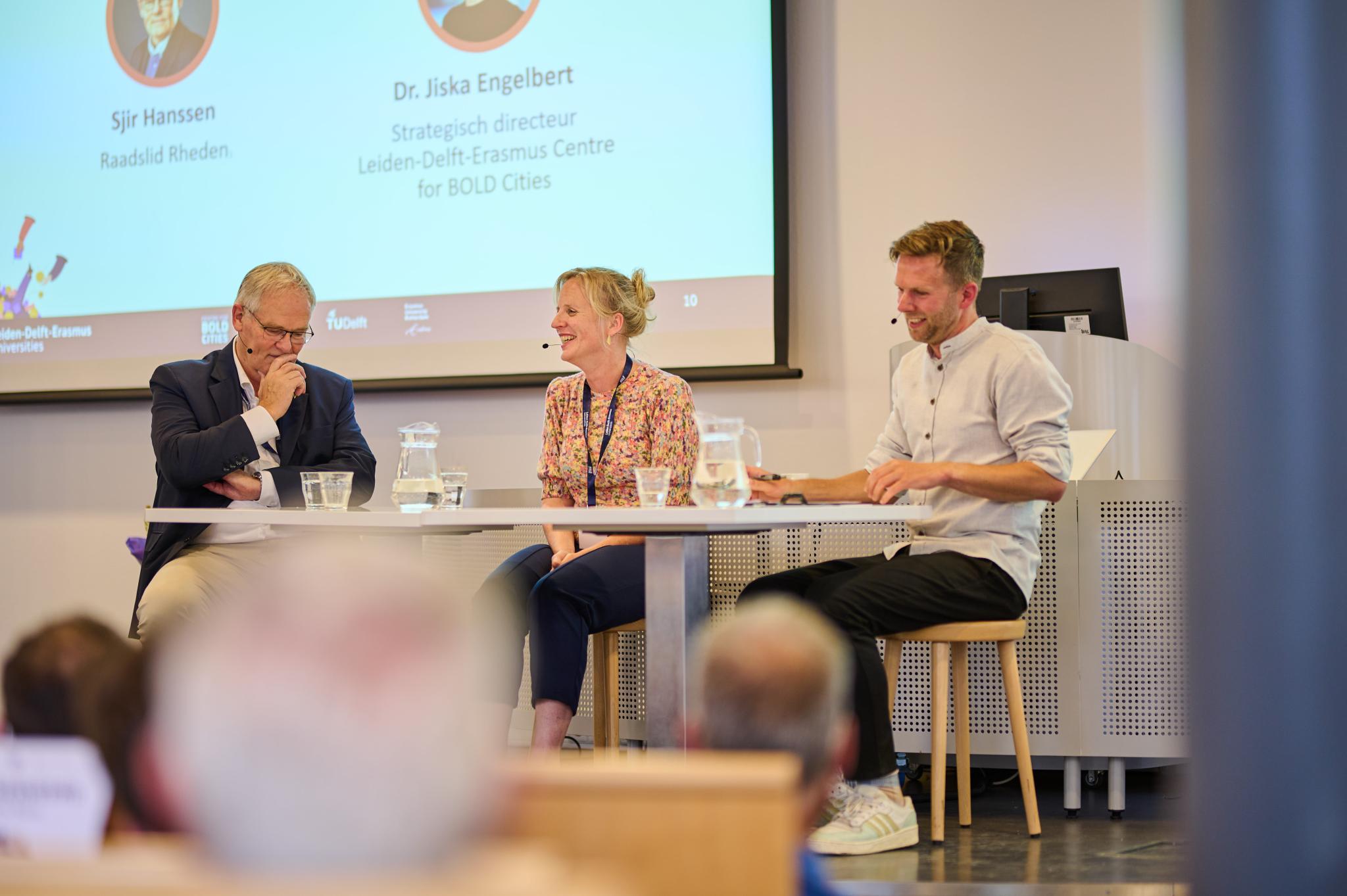 Jiska during talkshow ‘Op (weg) naar de echte slimme stad’. 